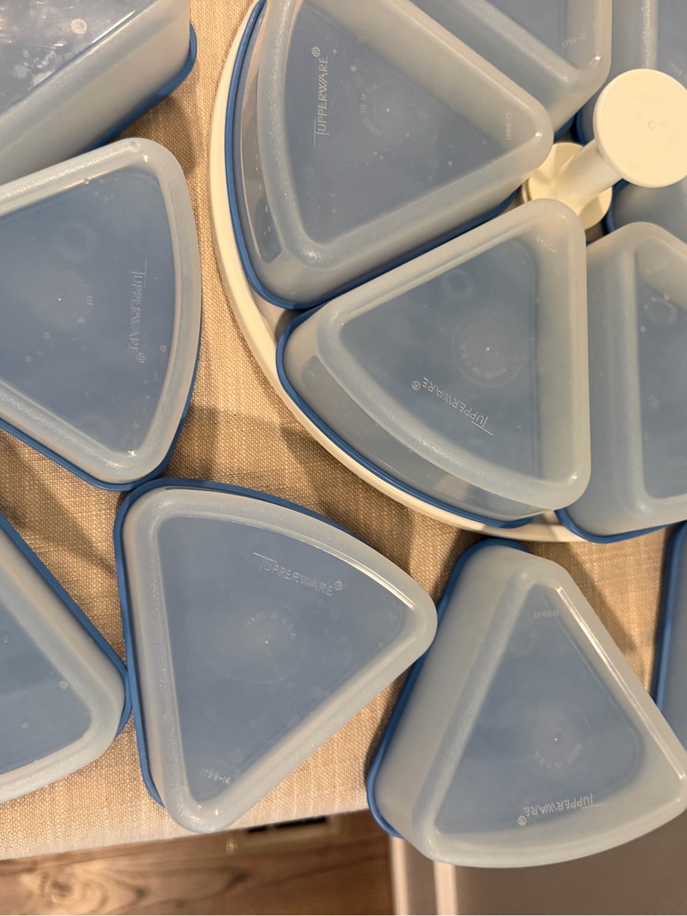Tupperware Spice Containers Triangular W/ Carousel 15 - Picture 5 of 8